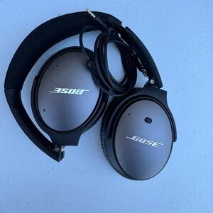 Bose Noise Cancelling Wired Over Ear Headphones W/case. Used